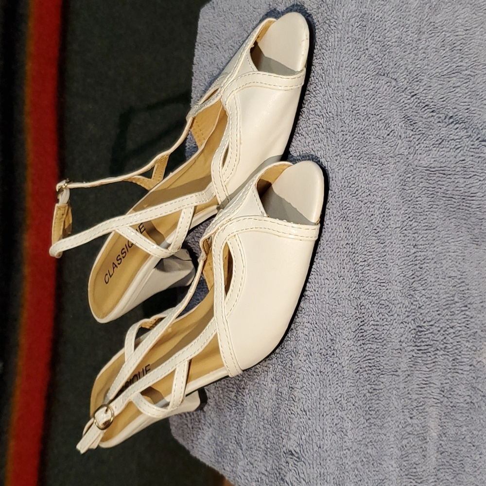 Classique white open-toe heels